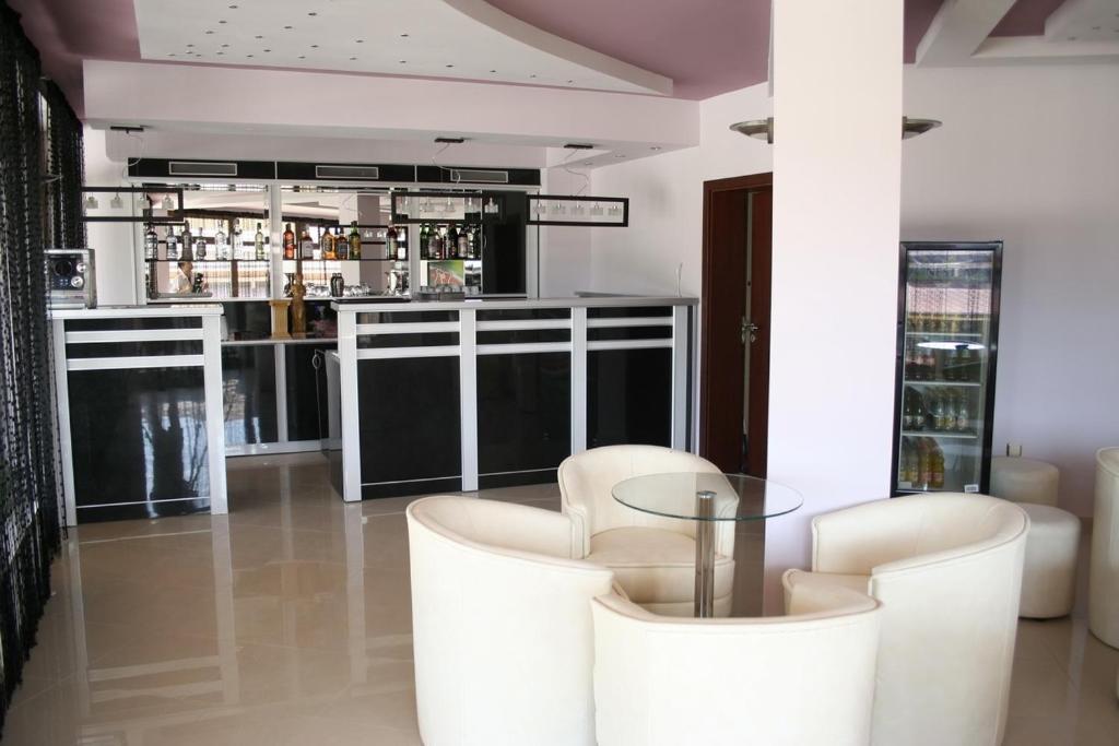 Hotel Akre Kavarna Luaran gambar